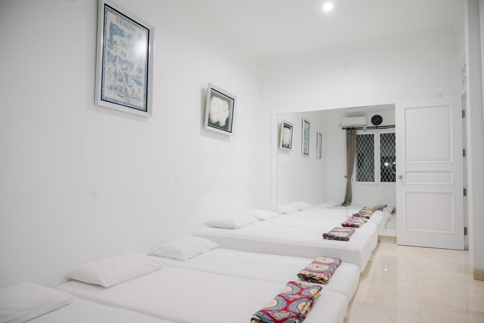 Kirana Guest House Bogor Buitenkant foto