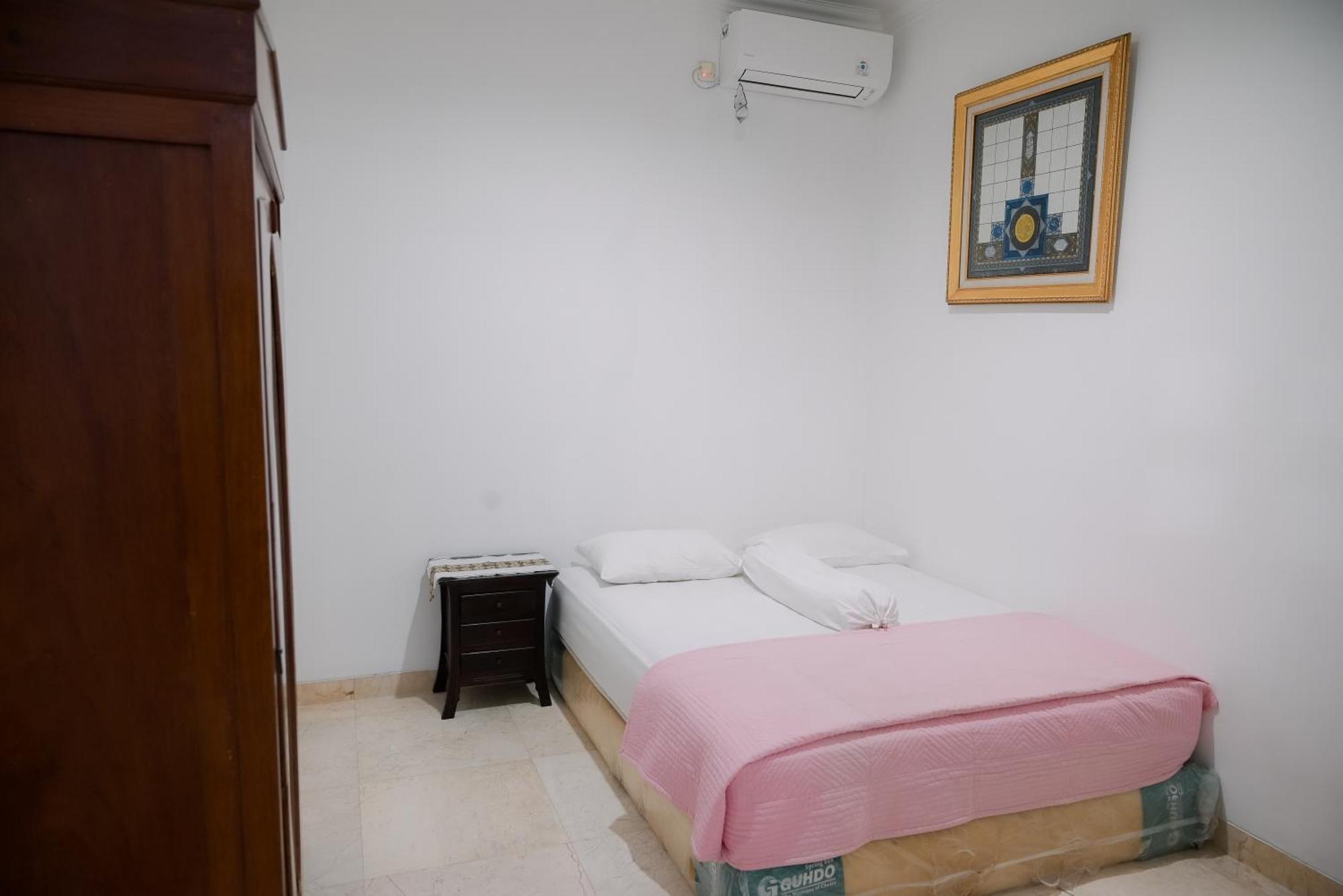 Kirana Guest House Bogor Buitenkant foto