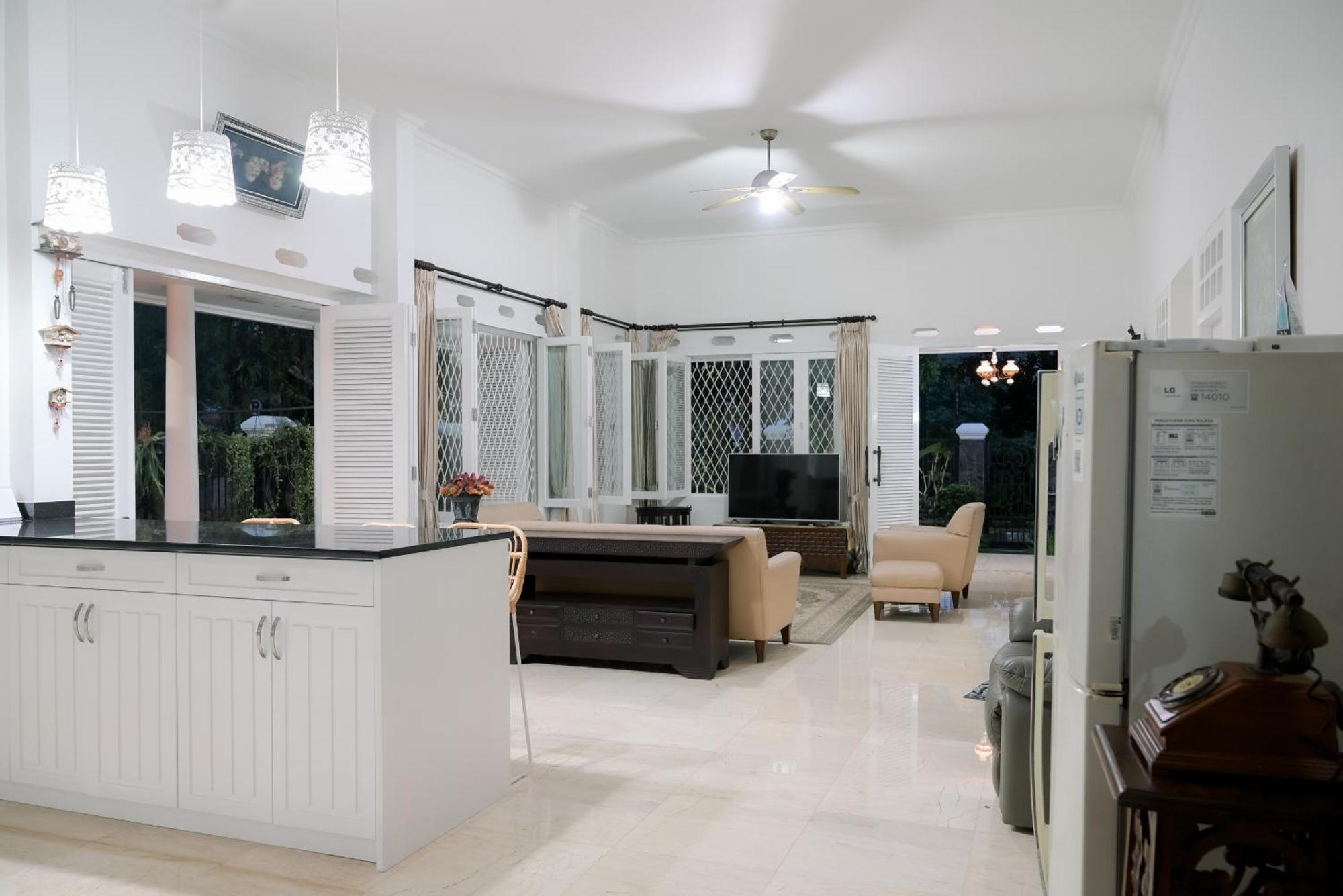 Kirana Guest House Bogor Buitenkant foto