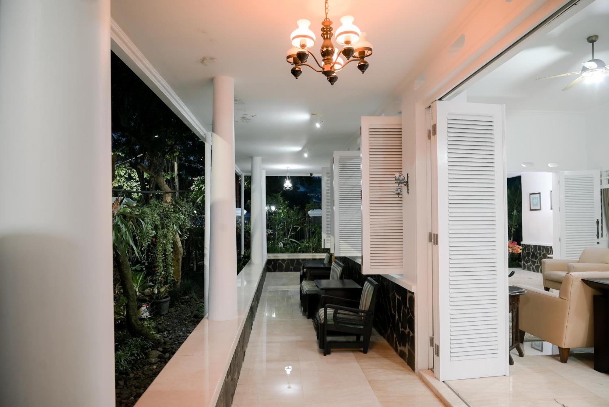 Kirana Guest House Bogor Buitenkant foto