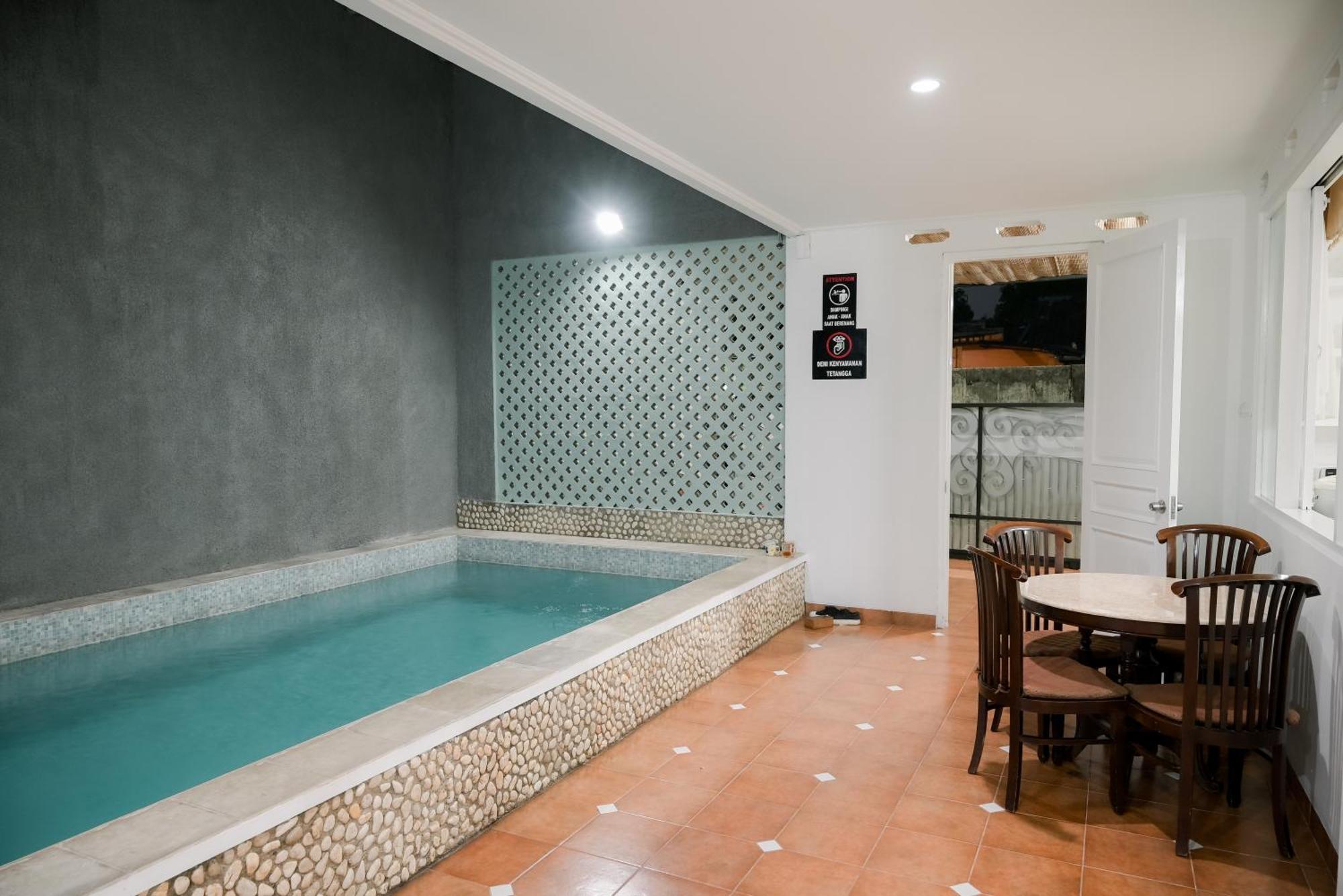 Kirana Guest House Bogor Buitenkant foto