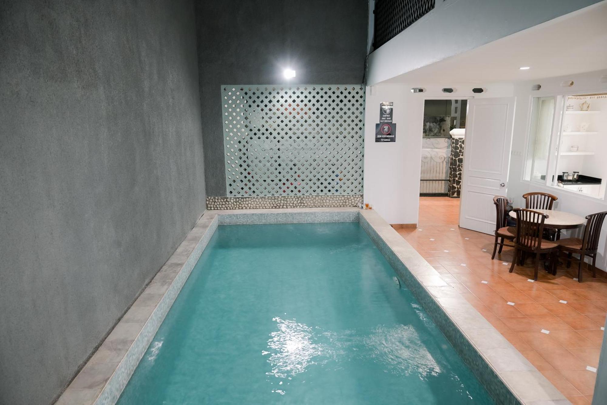 Kirana Guest House Bogor Buitenkant foto