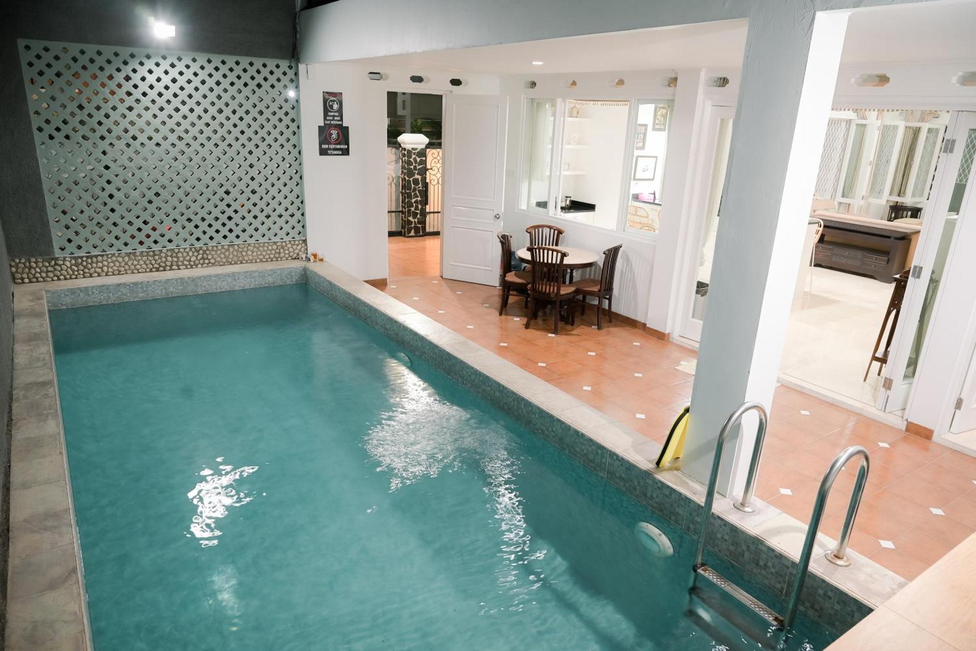 Kirana Guest House Bogor Buitenkant foto