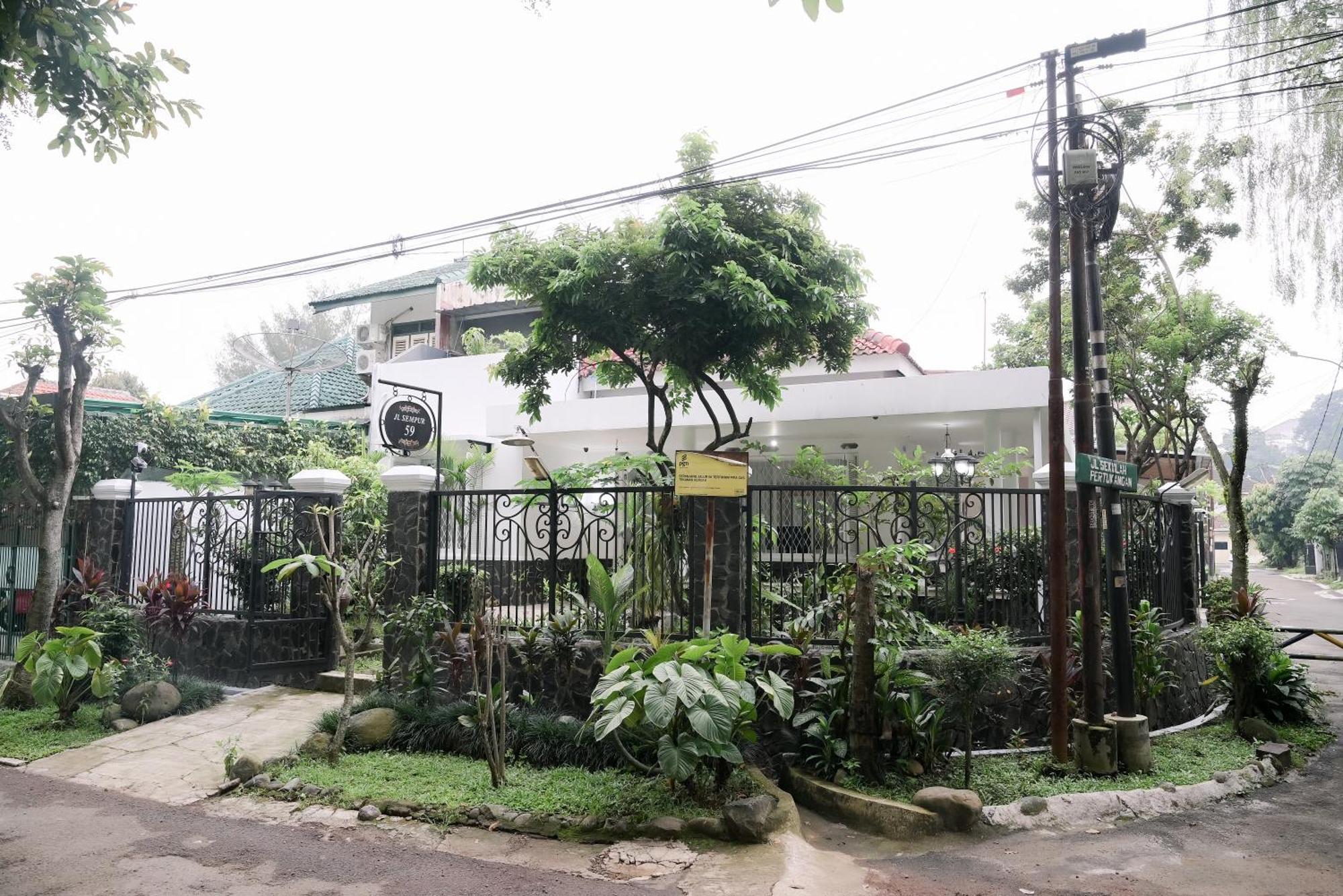Kirana Guest House Bogor Buitenkant foto