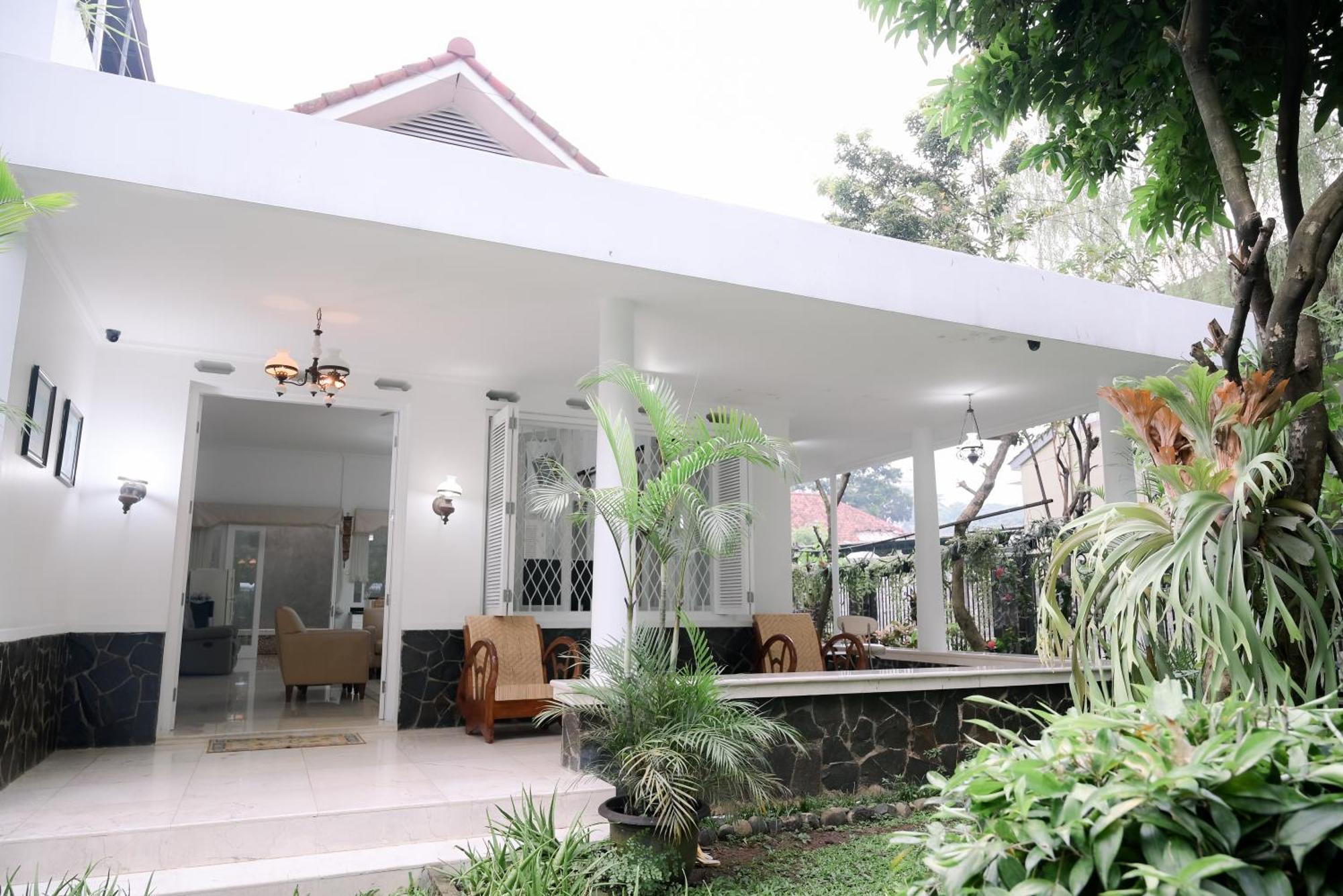 Kirana Guest House Bogor Buitenkant foto