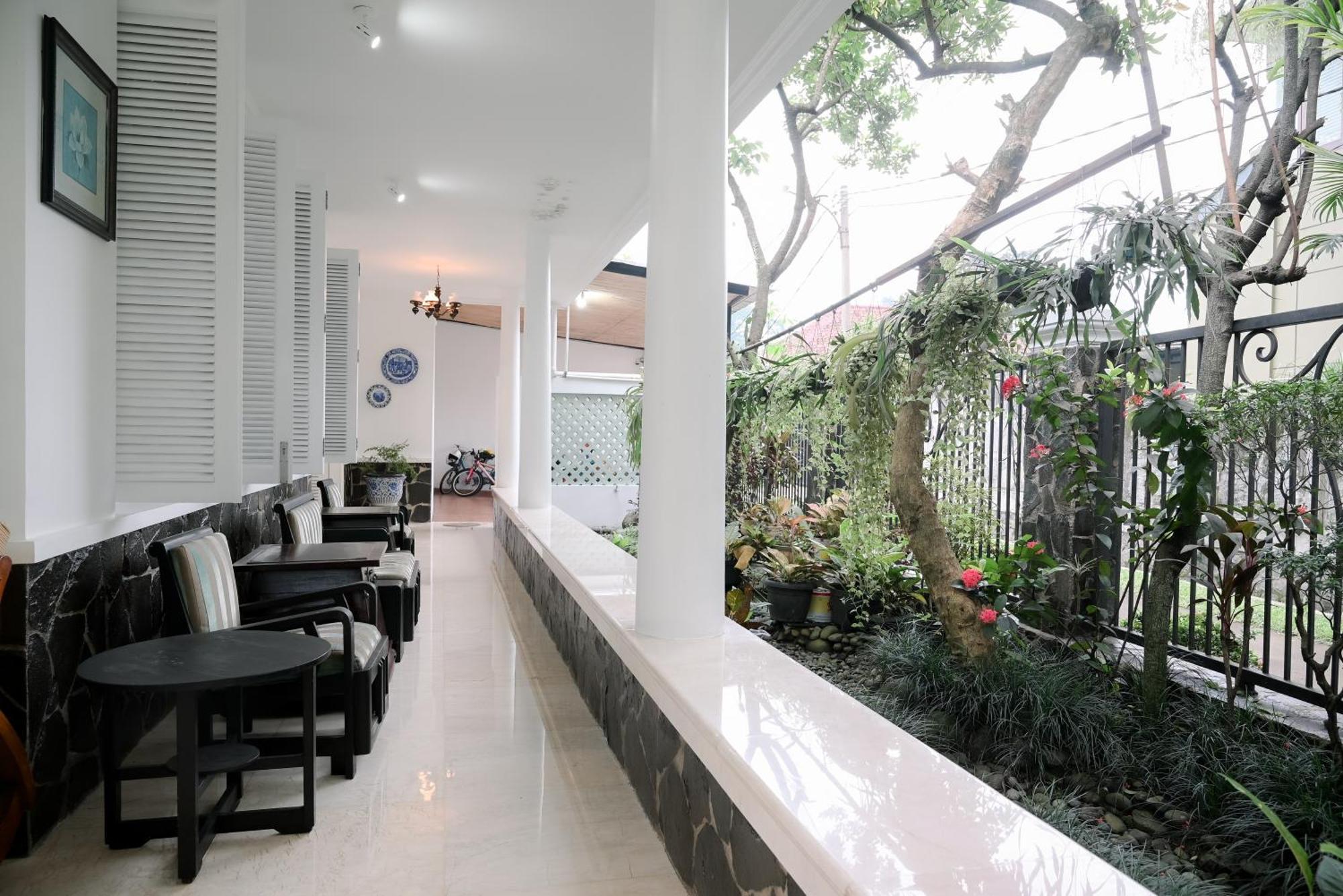 Kirana Guest House Bogor Buitenkant foto